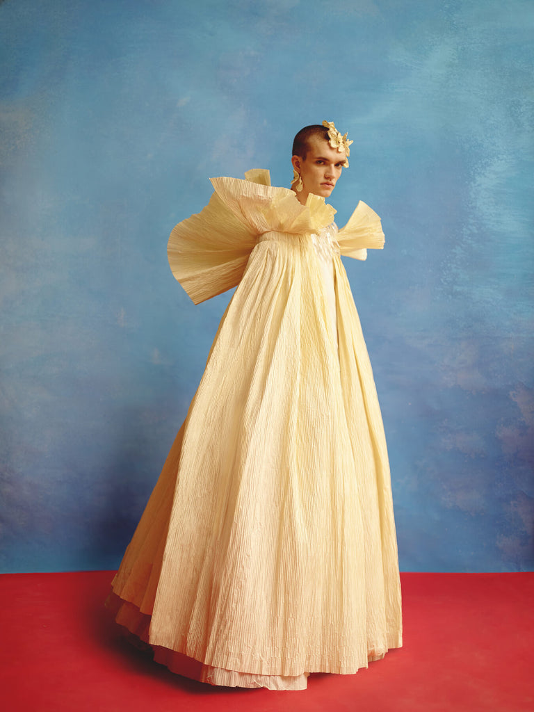 Demascare – Toronto - Asymmetric ruffled collar floor-length pleated paper cape with extra volume for drama. Crinoline base sewn to t-shirt to provide structure for outer shell.